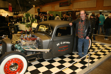 Janne Bodin fr&aring;n G&auml;vle tog tidigare hem utm&auml;rkelsen &Aring;rets Rod 2009, framr&ouml;stad av tidningen Wheels och dess l&auml;sare. Janne har verkligen byggt n&aring;got fantastiskt av sin Dodge Pickup fr&aring;n 1937.